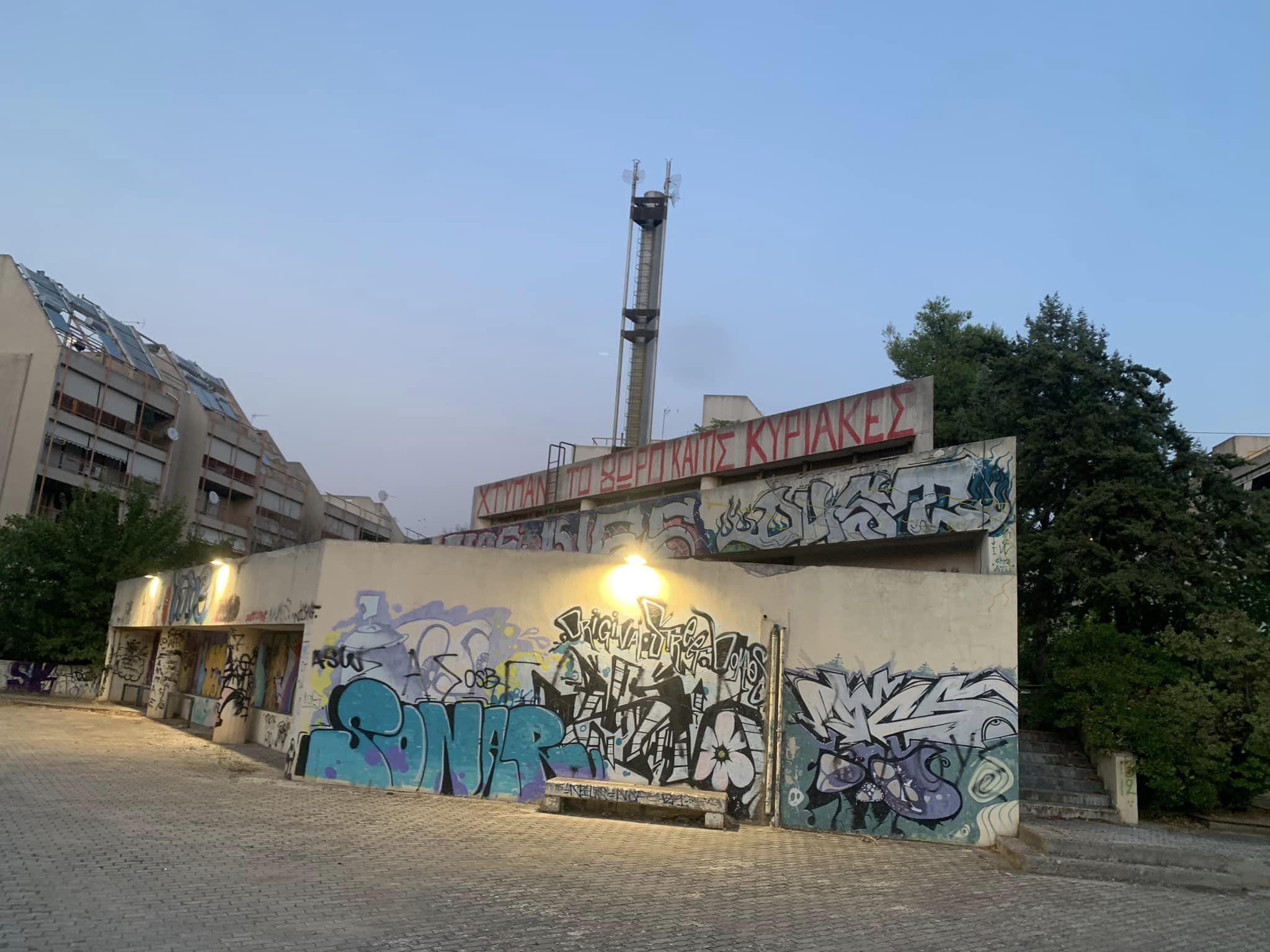 Από τον φωτισμό άρχισε η αναβάθμιση του κτηρίου G στο Ηλιακό Χωριό, ακολουθούν το βάψιμο και ο καλλωπισμός του περιβάλλοντος χώρου  