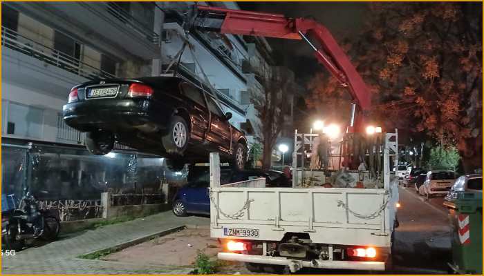 Συνεχίζεται η απομάκρυνση εγκαταλελειμμένων οχημάτων στον Δήμο Λυκόβρυσης - Πεύκης