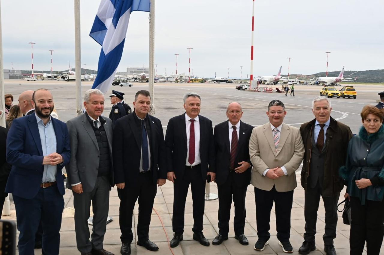 Παραλαβή και Διανομή Αγίου Φωτός από τον Δήμαρχο στις ενορίες του Δήμου Λυκόβρυσης-Πεύκης