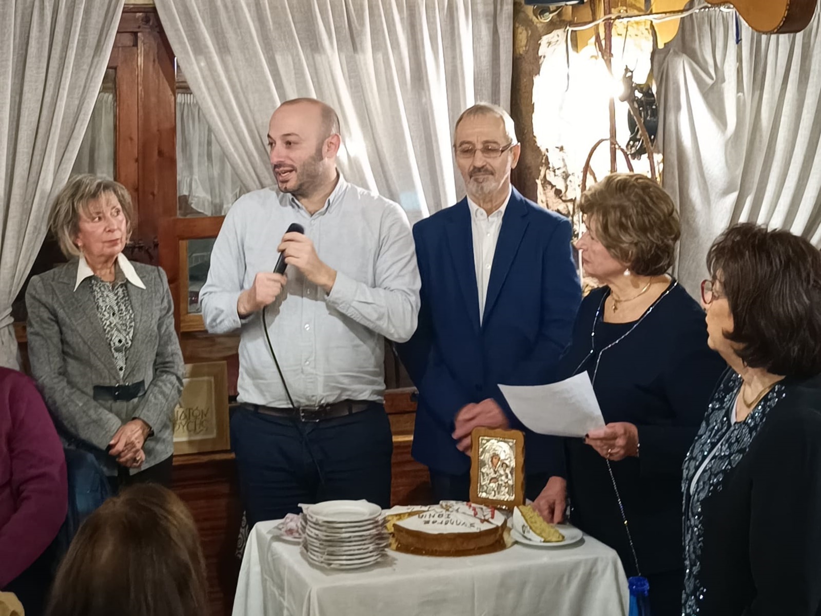 Ευχές και χαμόγελα στην κοπή πίτας του Συλλόγου Μικρασιατών «Ιωνία»
