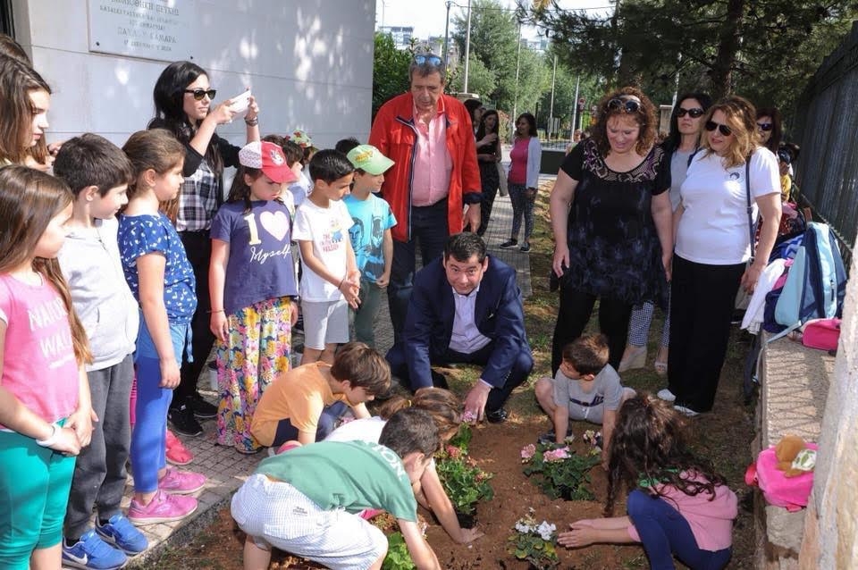 Στην Προφεστιβαλική Φύτευση Φυτών και Λουλουδιών ο Δήμαρχος
