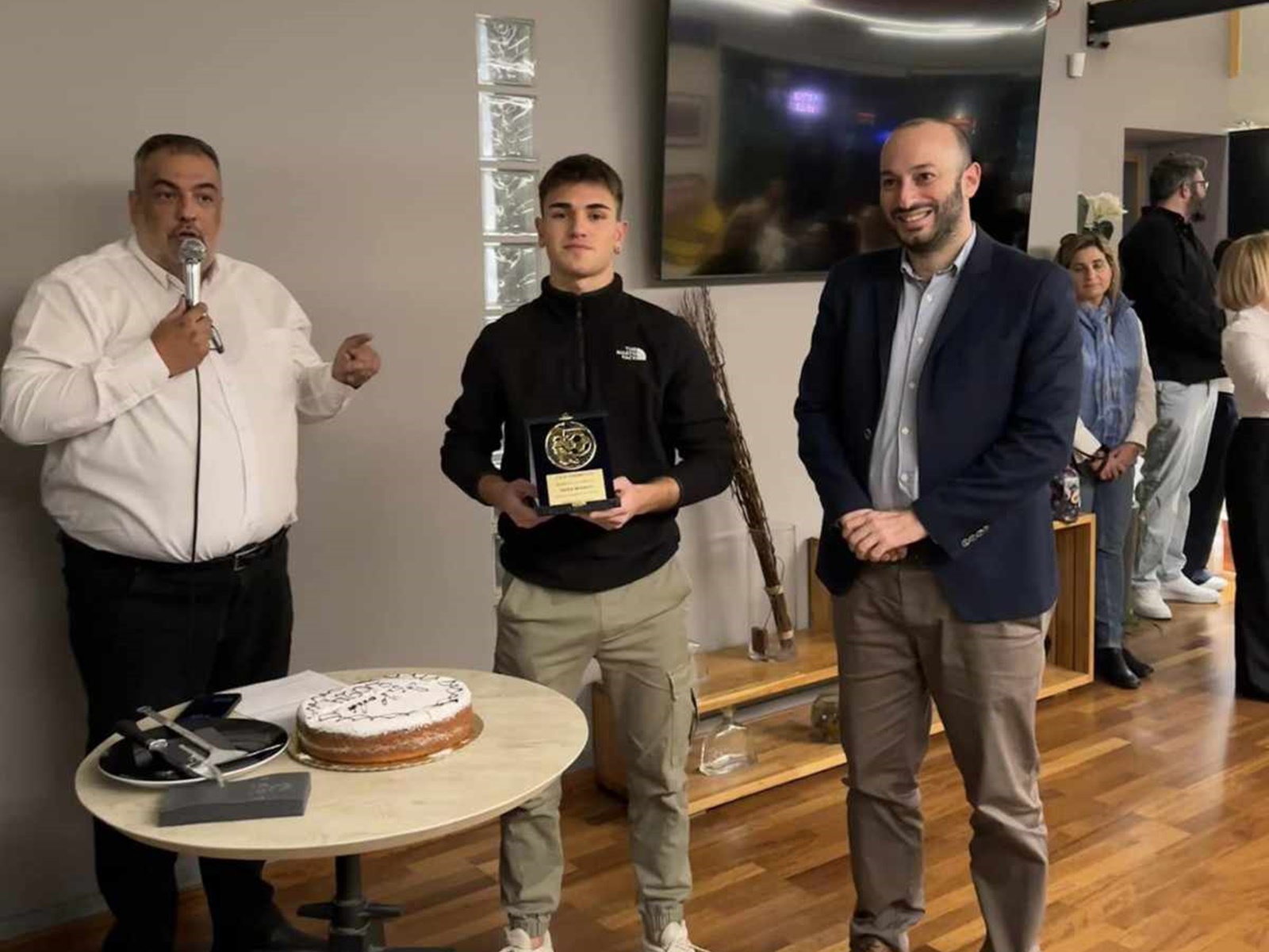 Παρών στην κοπή πίτας του Α.Ο. Λυκόβρυσης ο δήμαρχος Λυκόβρυσης – Πεύκης, Μάριος Ψυχάλης