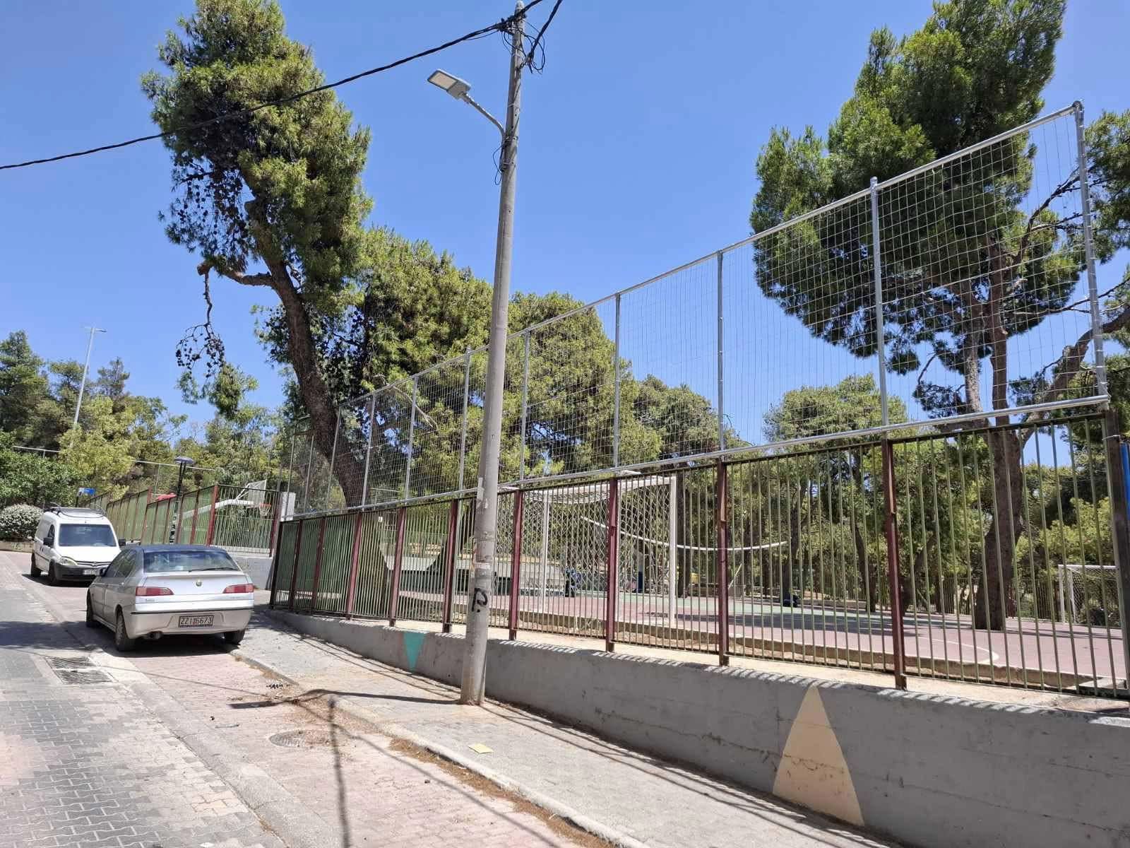 Ολοκληρώθηκε η τοποθέτηση προστατευτικού φράκτη στο 3ο Δημοτικό Πεύκης