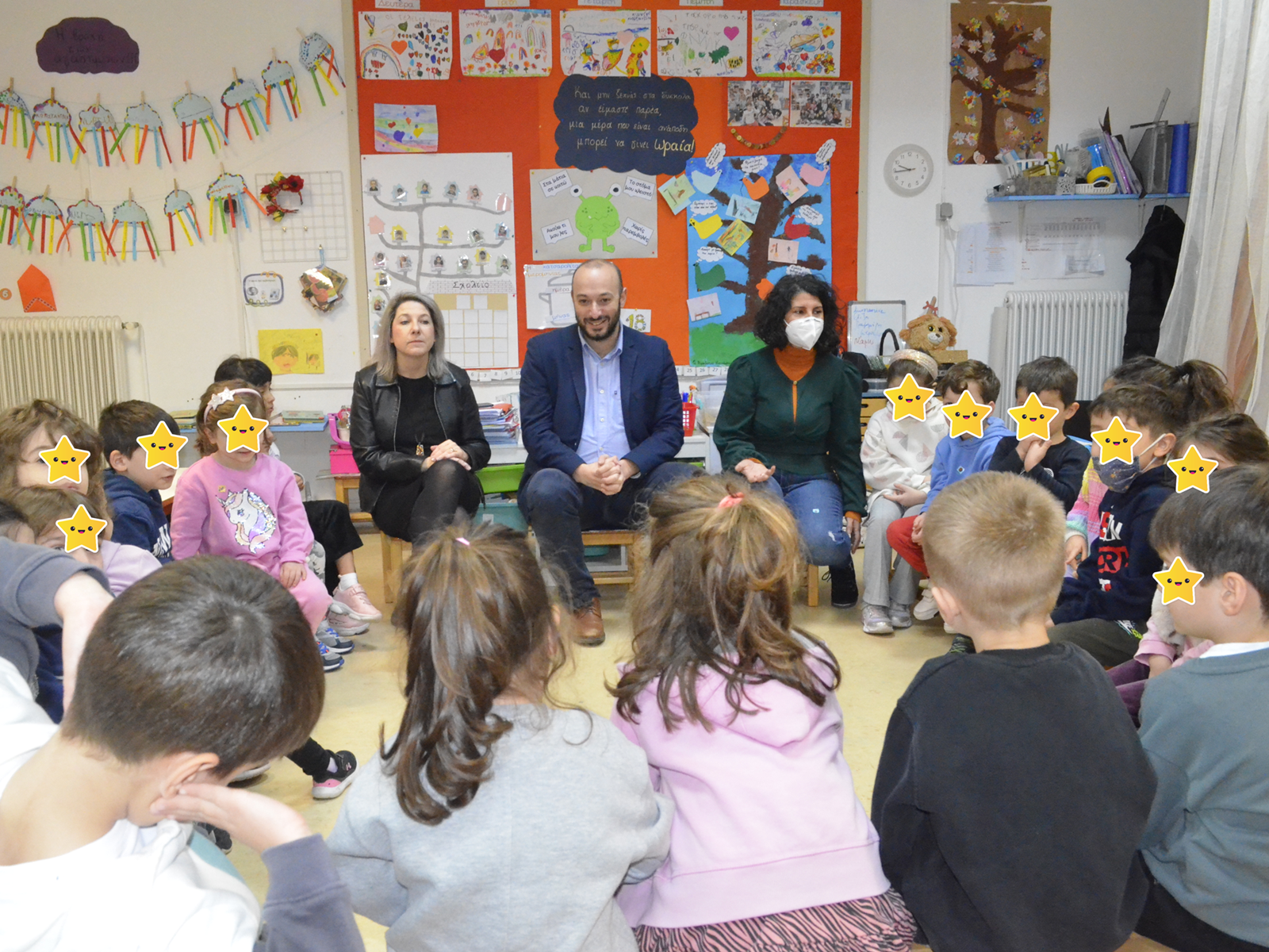 Οι μικροί μαθητές του 1ου Πειραματικού Νηπιαγωγείου Λυκόβρυσης… ανέκριναν τον Δήμαρχο!