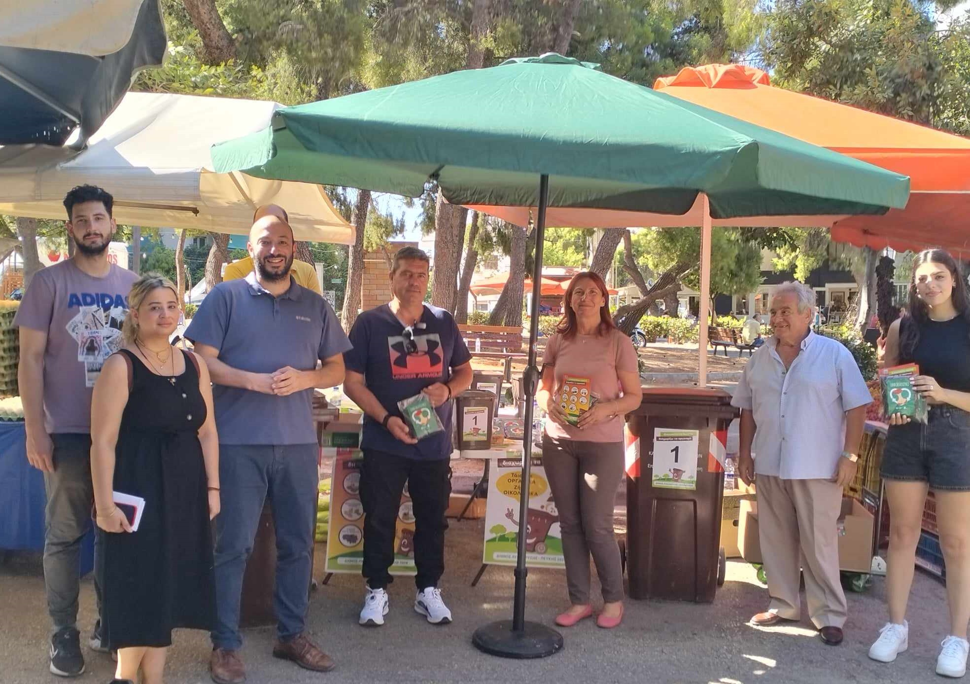 Η ενημέρωση για τους ατομικούς καφέ κάδους συνεχίζεται στη λαϊκή αγορά της Λυκόβρυσης την Τετάρτη 24 Ιουλίου 