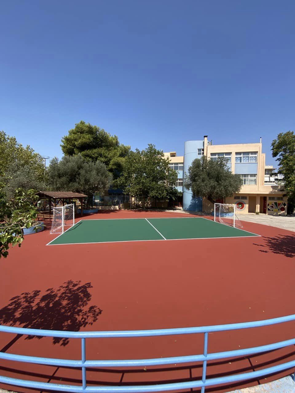 Γήπεδο «στολίδι» απέκτησε το 1ο Δημοτικό Σχολείο Πεύκης