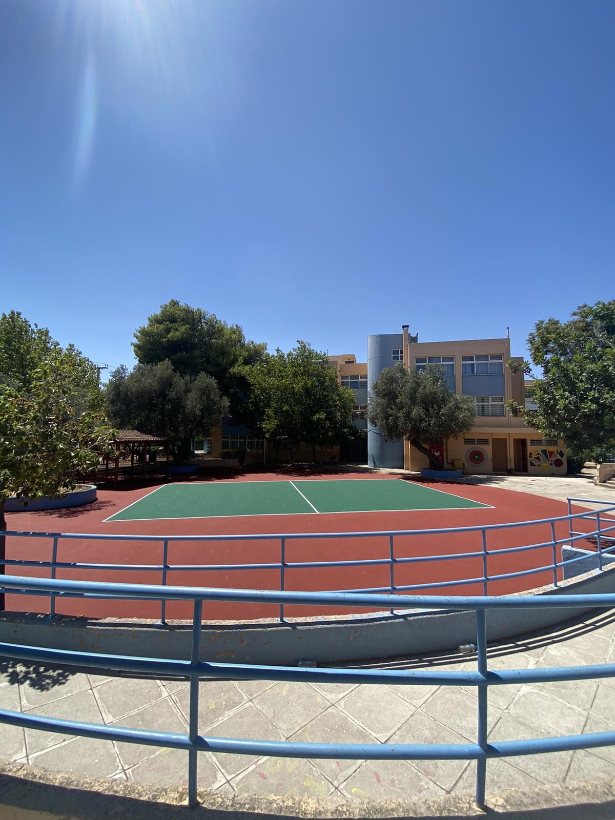 Προχωρούν οι εργασίες στο προαύλιο του 1ου Δημοτικού Πεύκης, τις επόμενες ημέρες αποκτά νέο γήπεδο 5x5